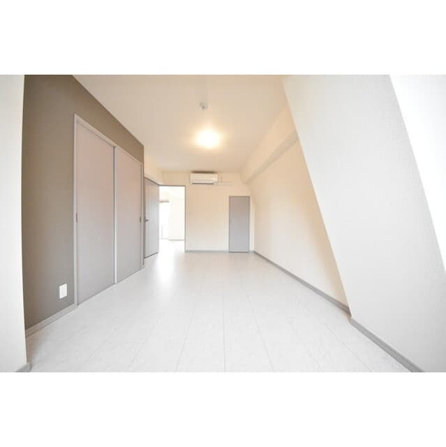 Room image 15