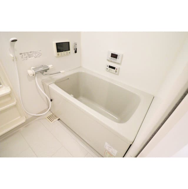 Room image 8