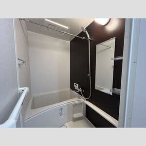 Room image 8