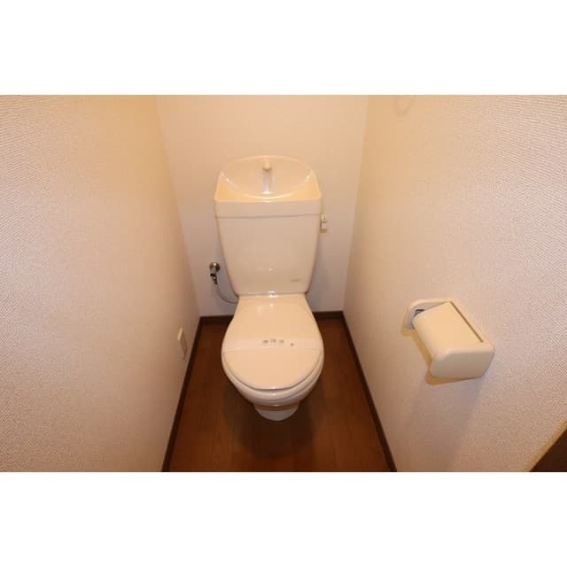Room image 8