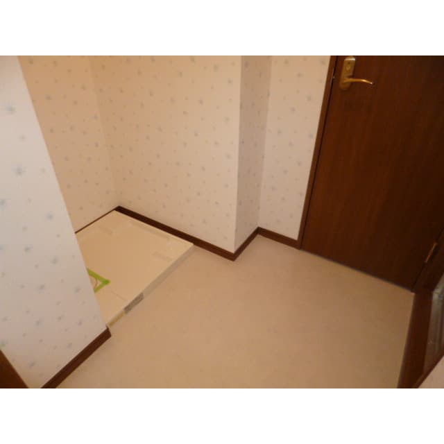 Room image 12
