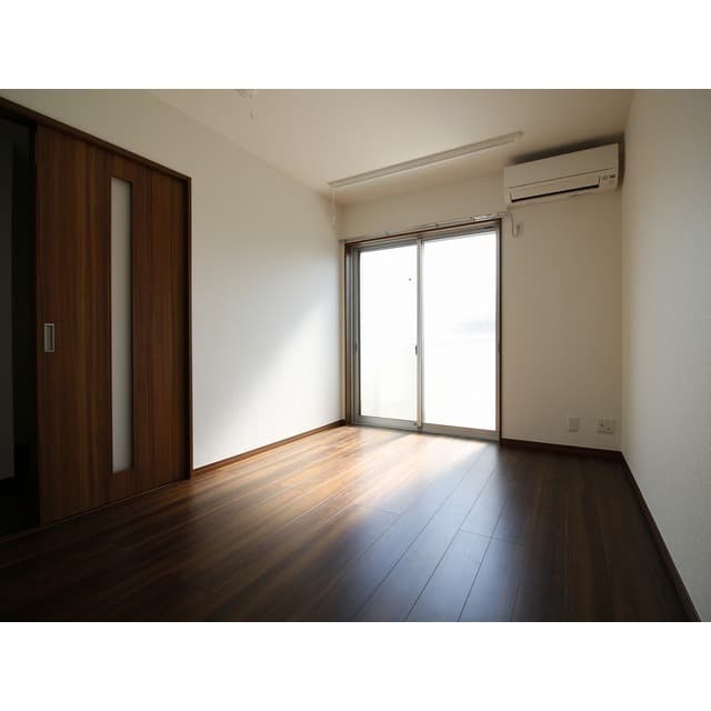 Room image 13