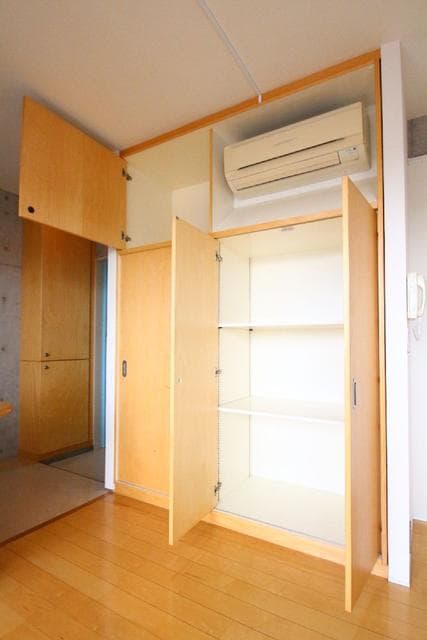 Room image 13