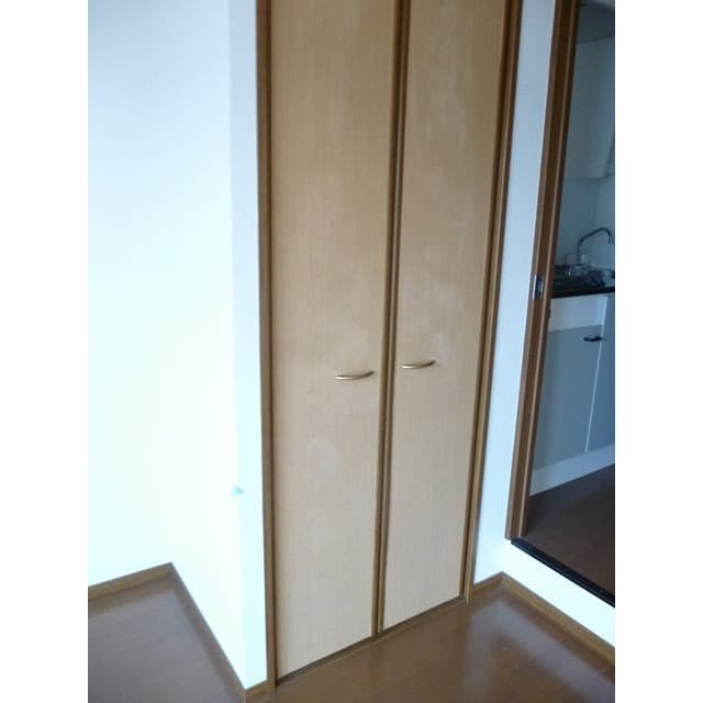 Room image 12
