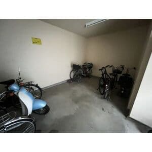 Room image 8