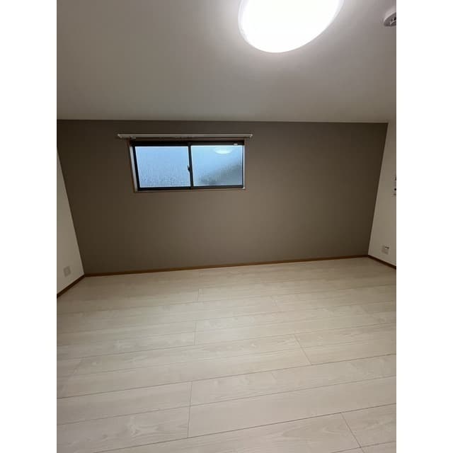 Room image 16