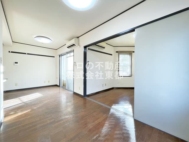 Room image 15