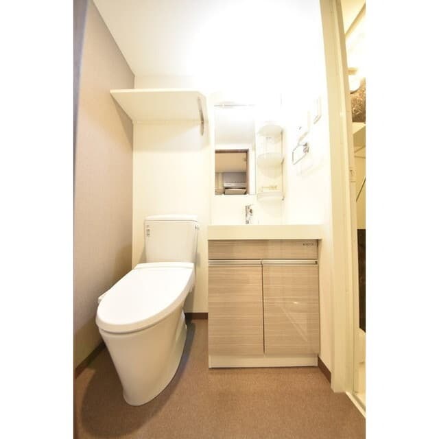 Room image 8