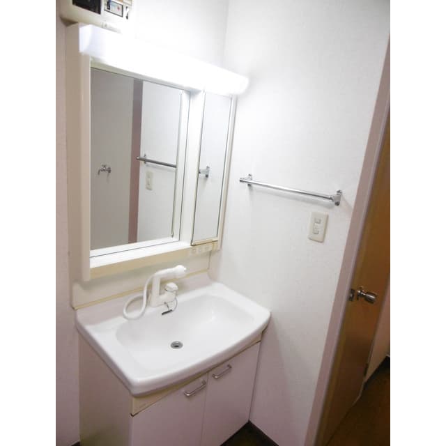 Room image 12