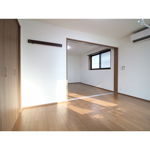 Room image 16