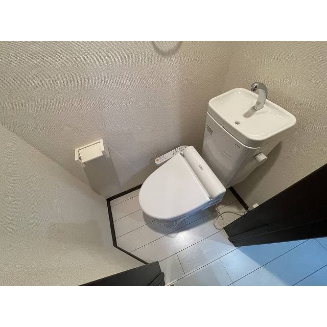 Room image 11