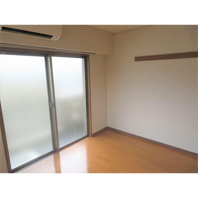 Room image 13