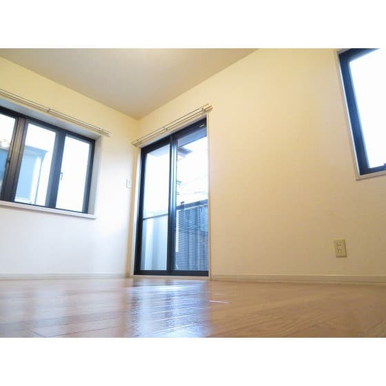 Room image 12