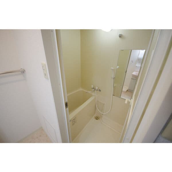 Room image 8