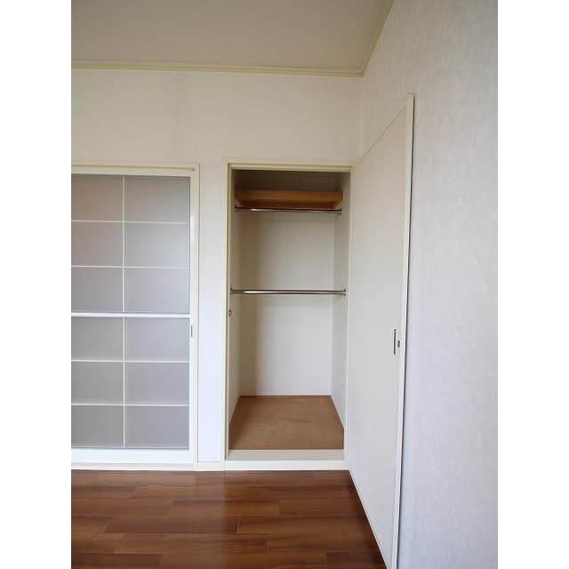Room image 15