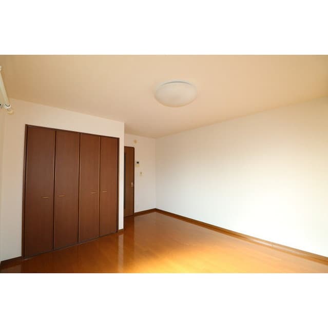 Room image 15