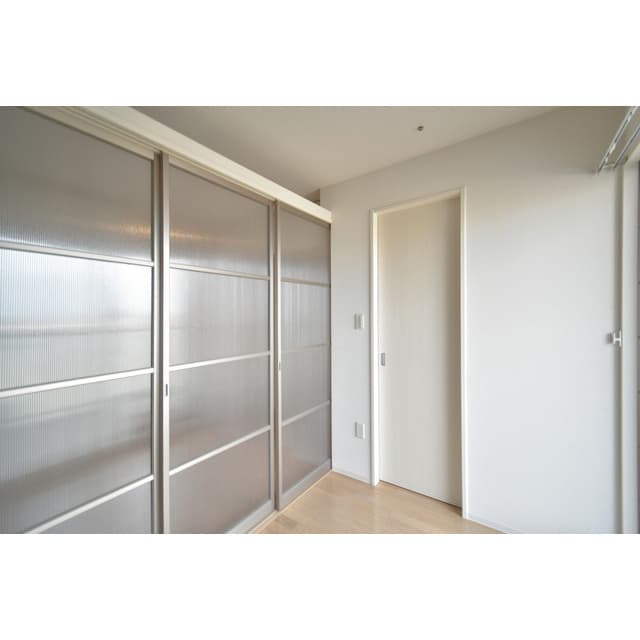 Room image 16