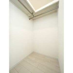 Room image 16