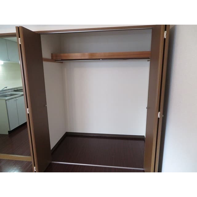 Room image 16
