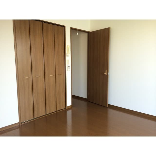 Room image 16