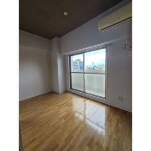 Room image 16