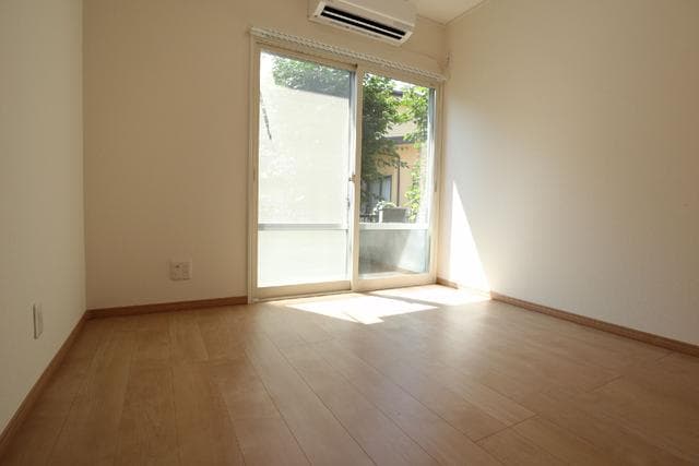 Room image 16