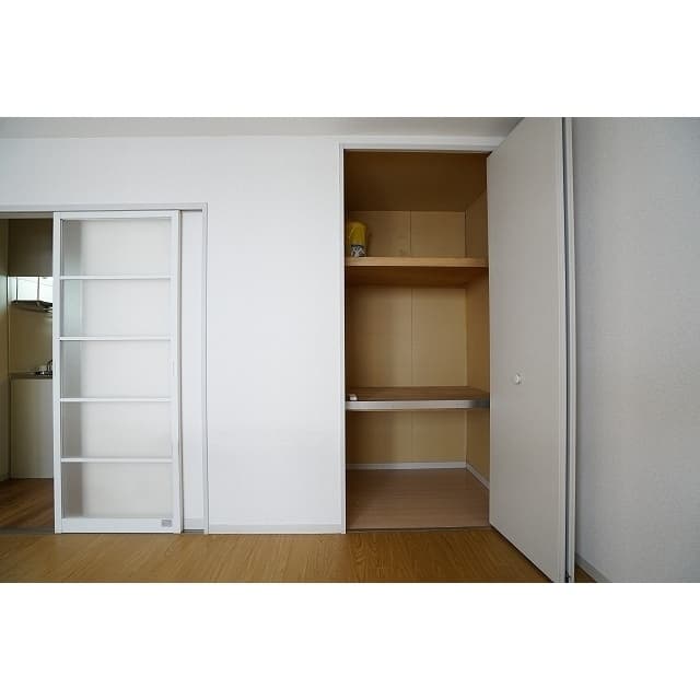 Room image 16
