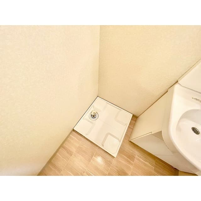 Room image 16