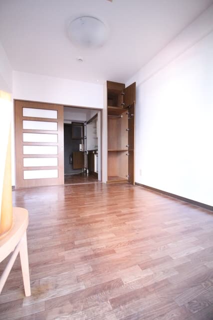 Room image 12