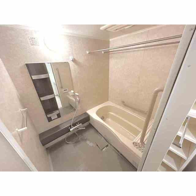 Room image 9