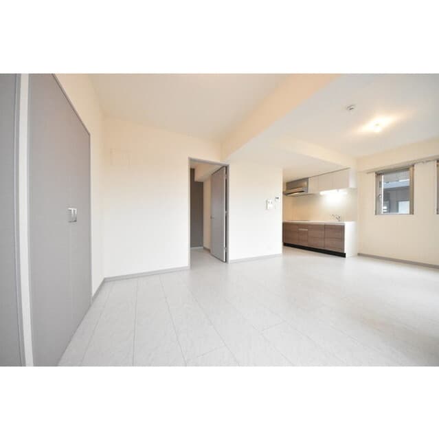 Room image 16