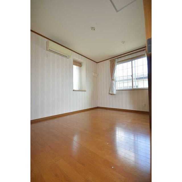 Room image 15