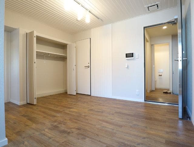 Room image 15