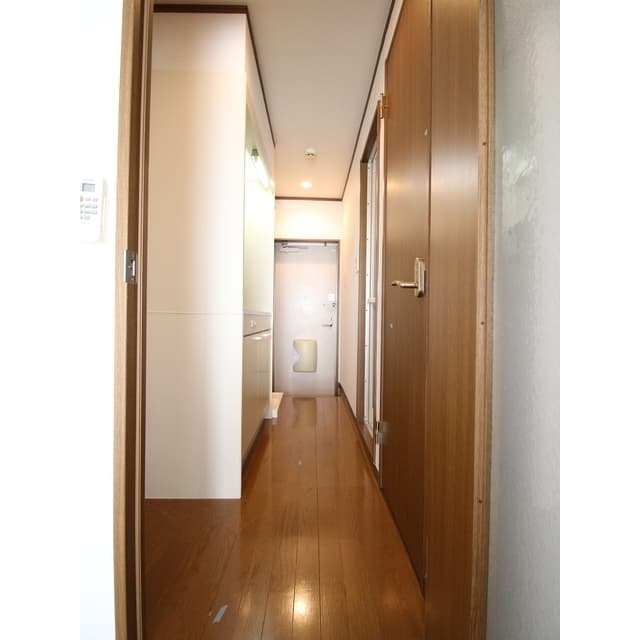 Room image 15