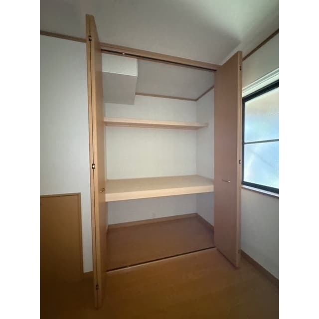 Room image 16