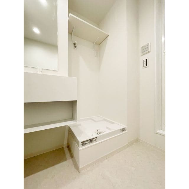 Room image 8