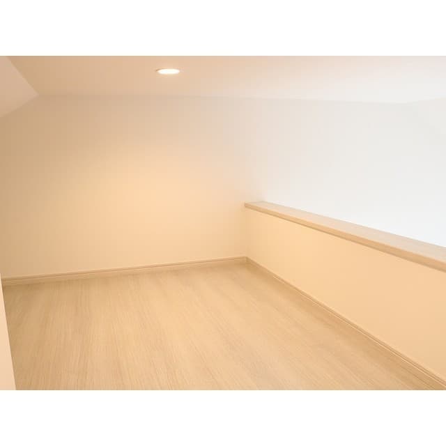 Room image 15
