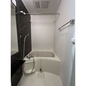 Room image 13