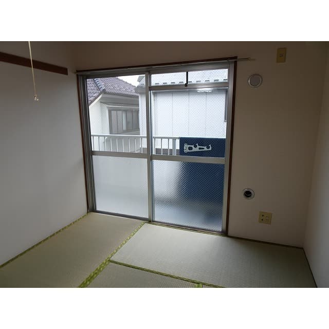 Room image 8