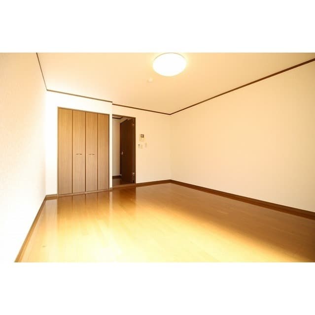Room image 16
