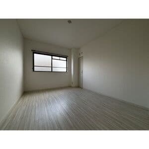 Room image 15
