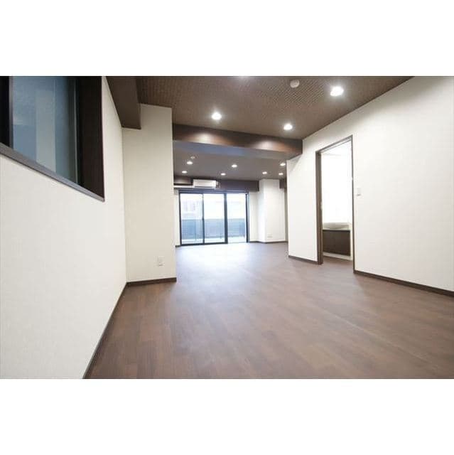 Room image 12