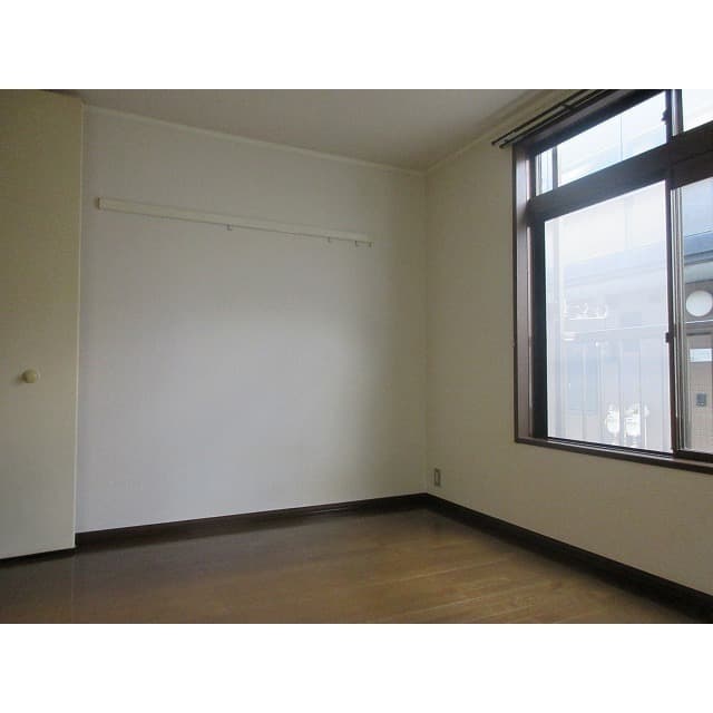 Room image 15