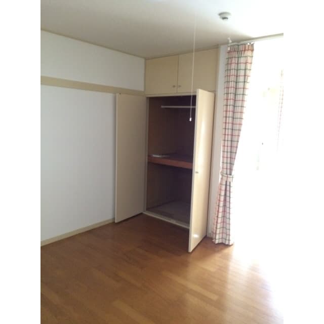 Room image 15