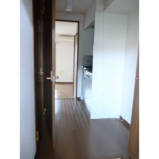 Room image 10