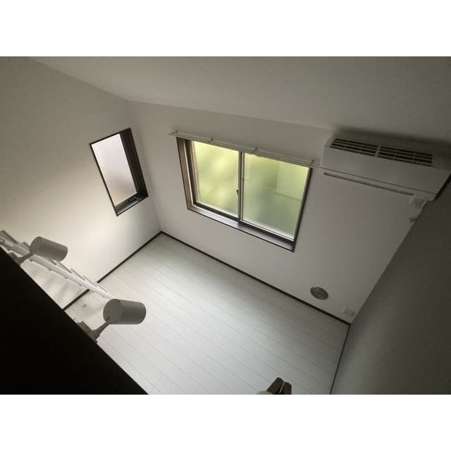 Room image 11