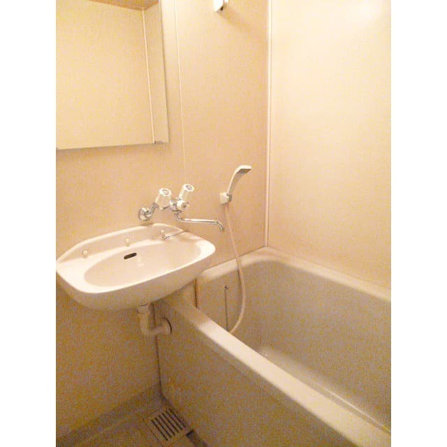 Room image 9