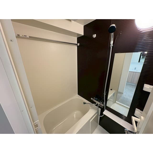 Room image 15