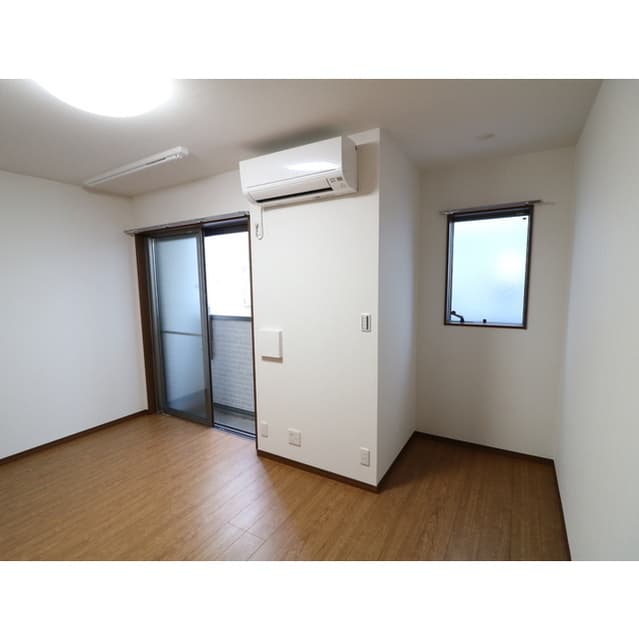 Room image 8