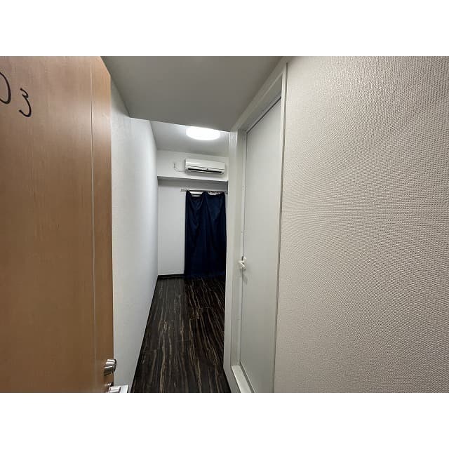 Room image 8